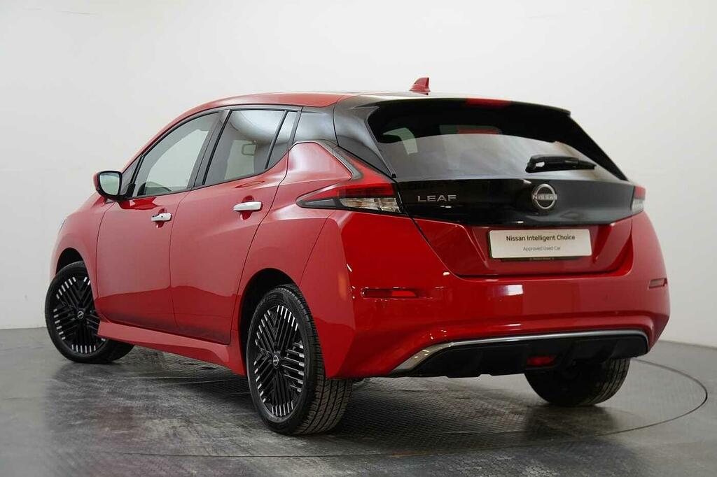 Nissan Leaf E 59Kw N-connecta With Sat Nav And 360 Aroun Red #3