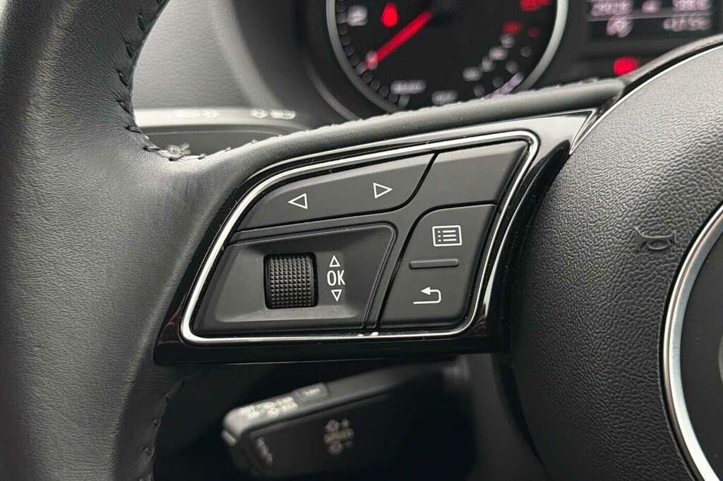 Audi Q2 30 Tfsi Technik Grey #33
