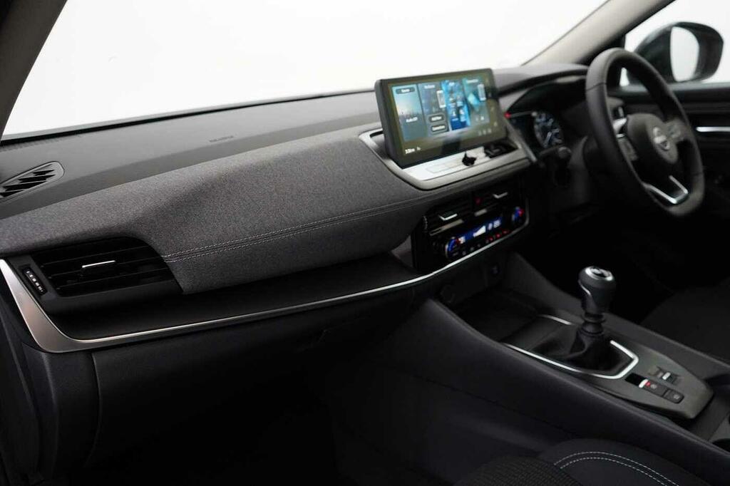 Nissan Qashqai 1.3 Dig-t Mh 140 Acenta Premium With Rear View Cam Silver #2