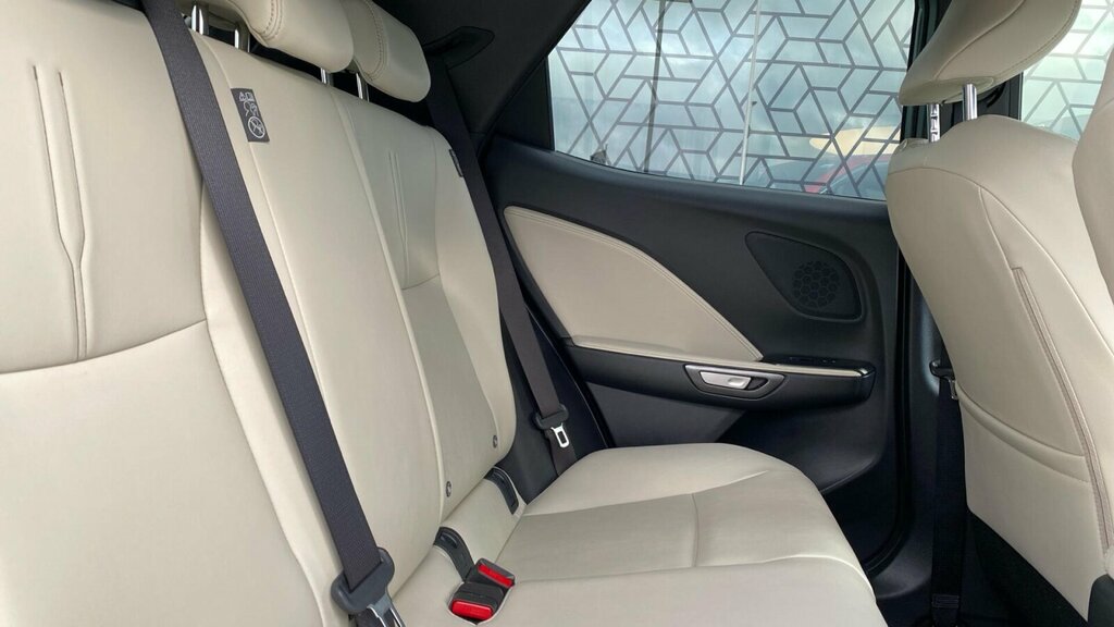 Lexus LBX 1.5 Premium Plus E-cvt Grey #39