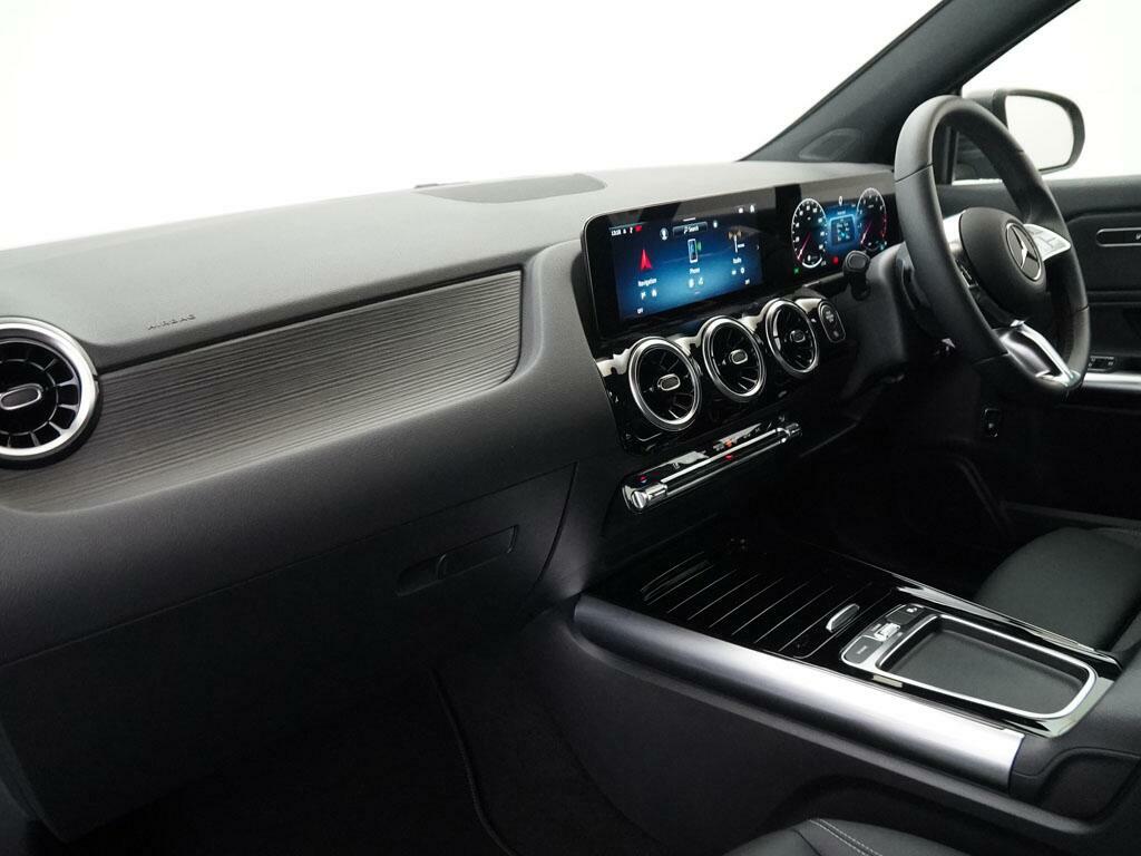 Mercedes-Benz GLA Class Gla 200 Amg Line Premium Grey #33