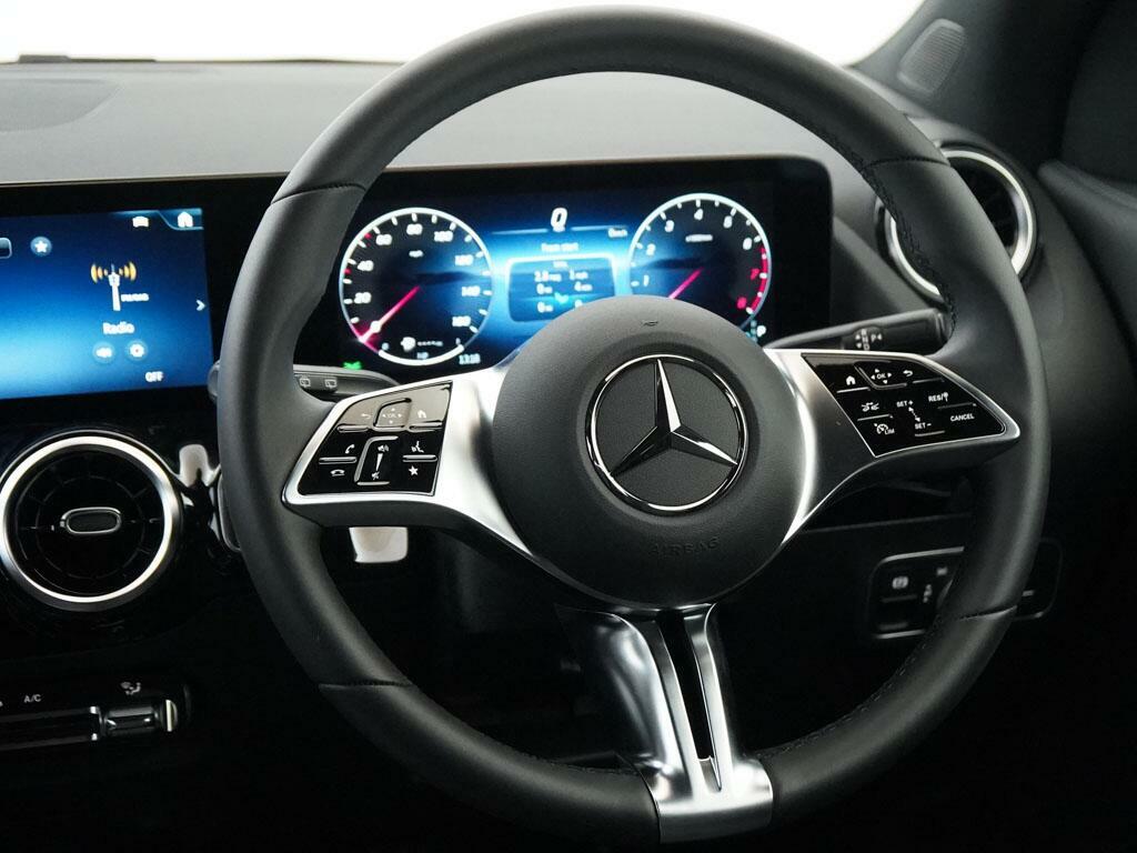 Mercedes-Benz GLA Class Gla 200 Amg Line Premium Grey #31