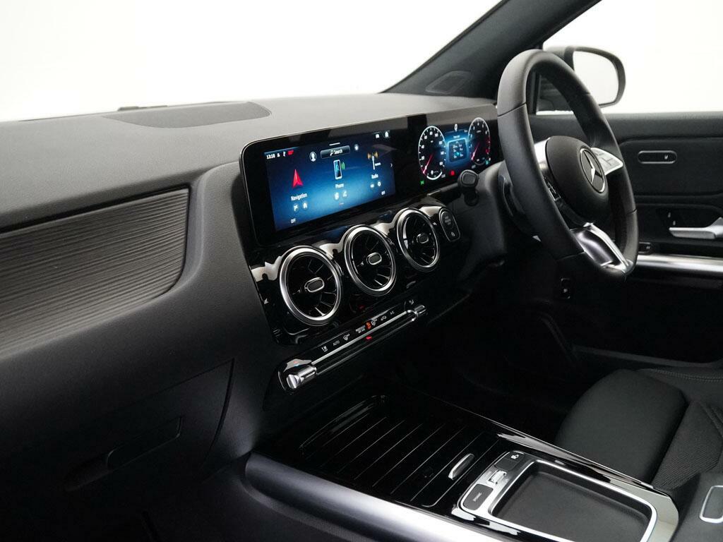 Mercedes-Benz GLA Class Gla 200 Amg Line Premium Grey #32