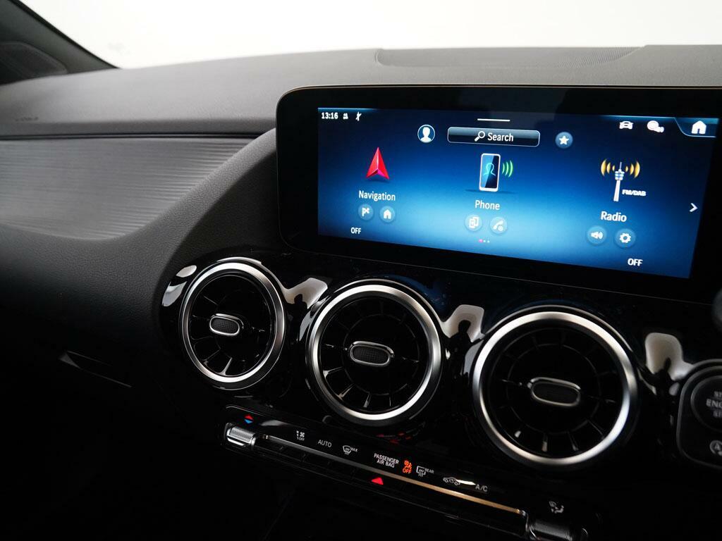 Mercedes-Benz GLA Class Gla 200 Amg Line Premium Grey #20