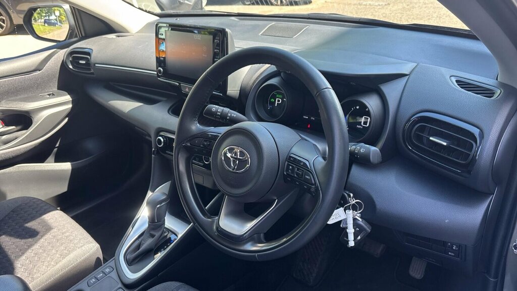 Toyota Yaris Excel White #12