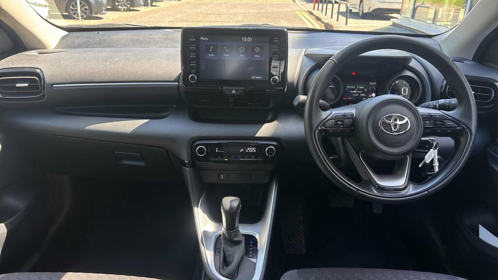 Toyota Yaris Excel White #6