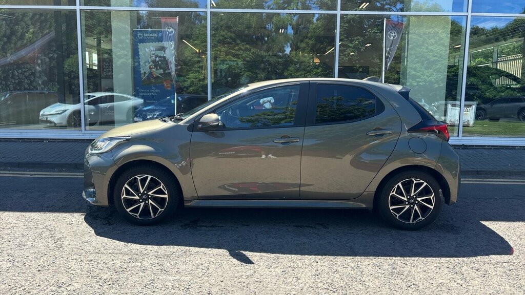 Toyota Yaris Excel White #24