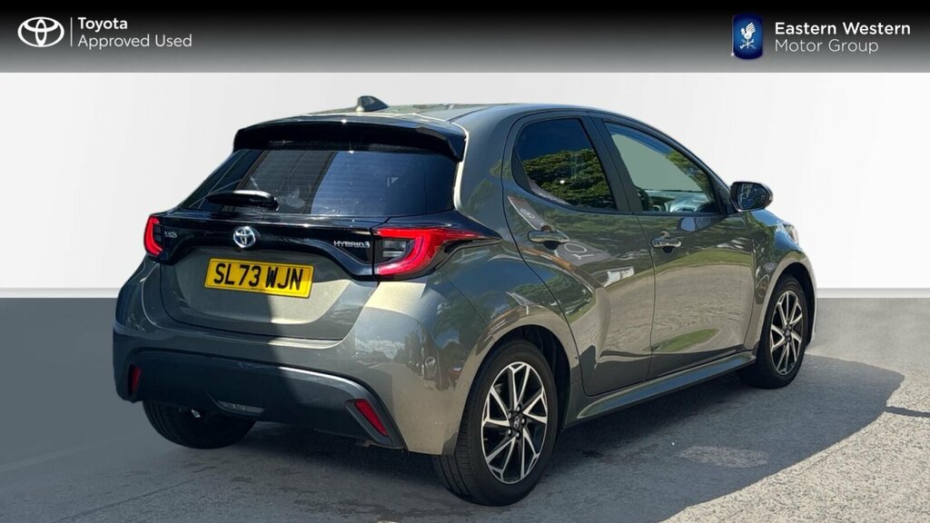 Toyota Yaris Excel White #2