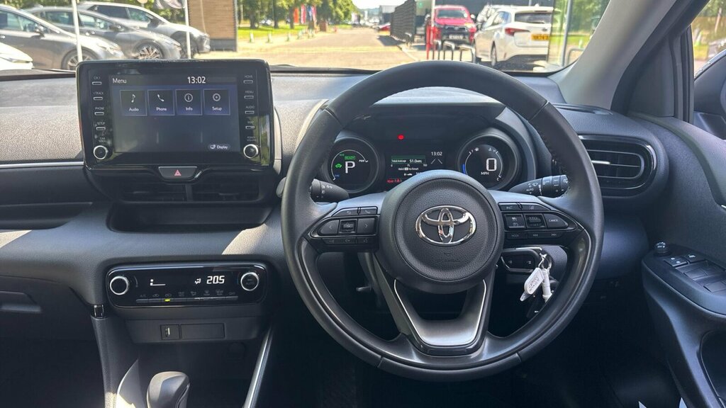 Toyota Yaris Excel White #7