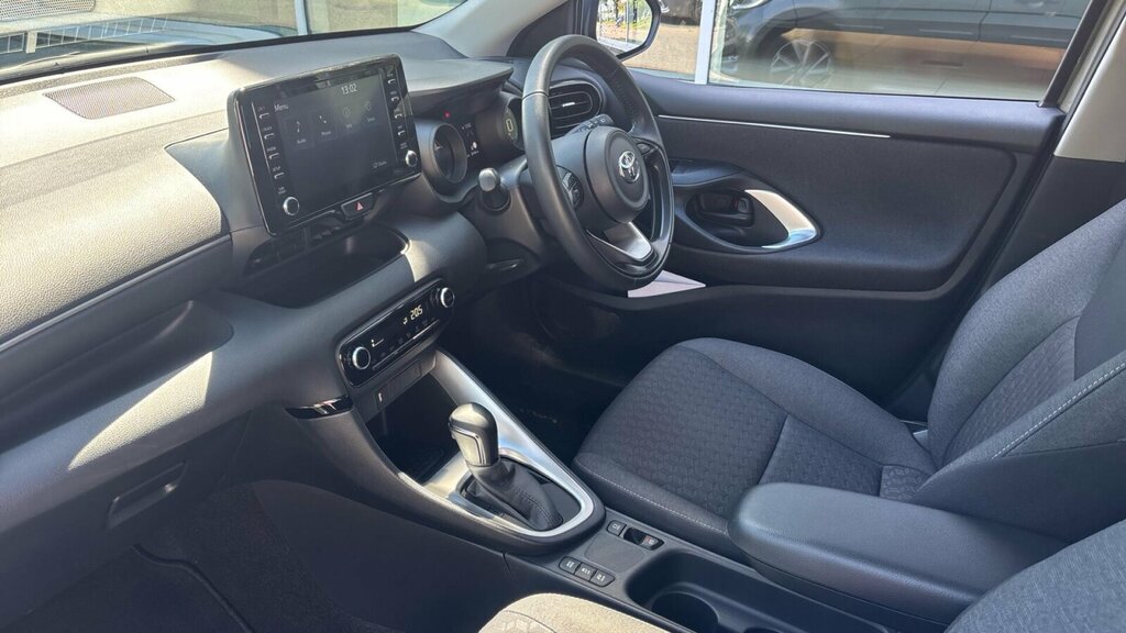 Toyota Yaris Excel White #5