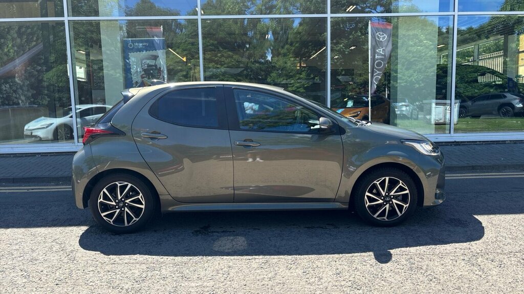 Toyota Yaris Excel White #23