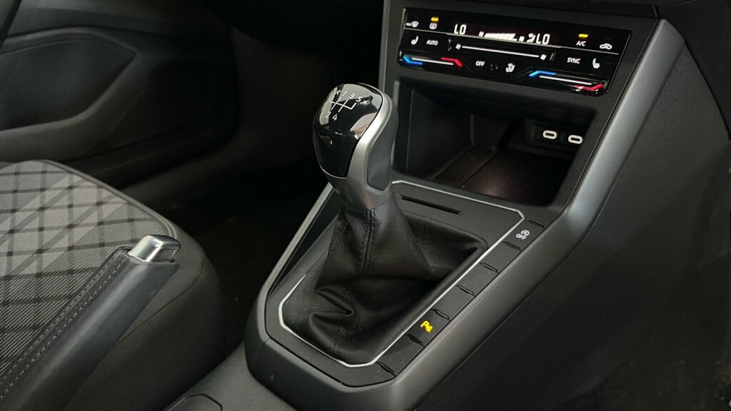 Volkswagen Polo Hatchback  #20
