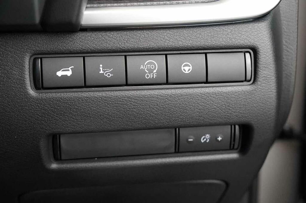 Nissan Qashqai E-power Tekna Plus White #35