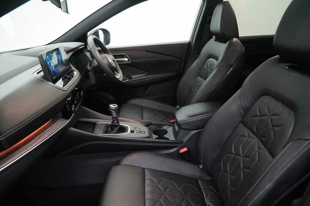 Nissan Qashqai E-power Tekna Plus White #17