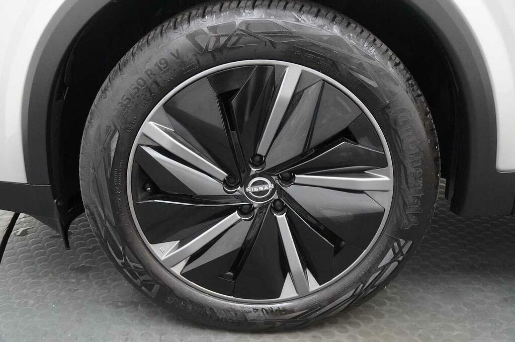 Nissan Qashqai E-power Tekna Plus White #11
