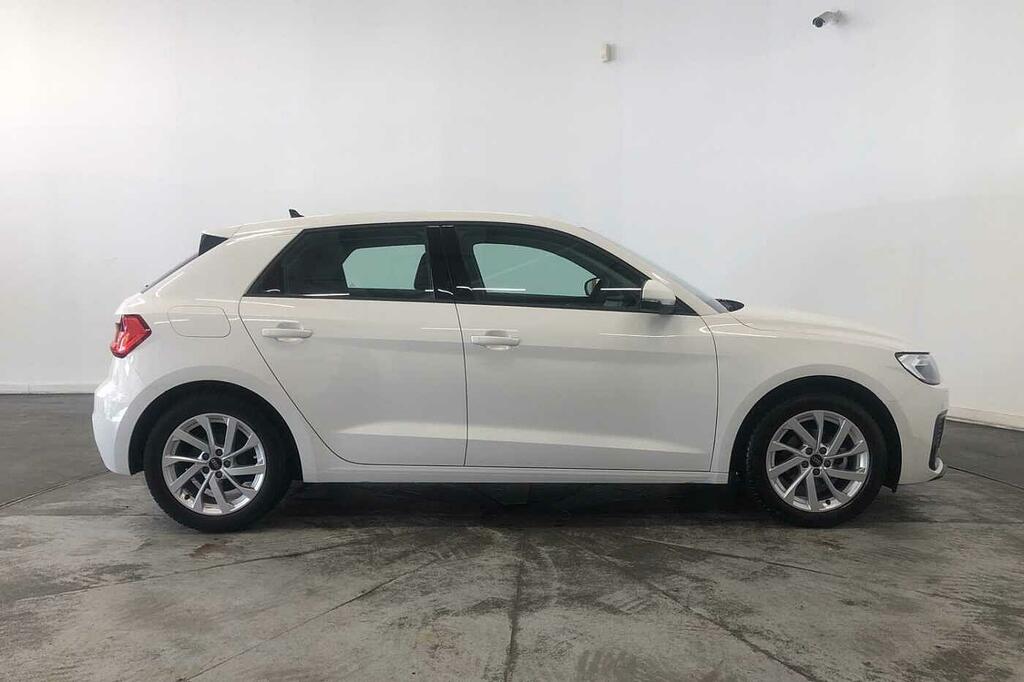 Audi A1 25 Tfsi Sport S Tronic 2024 Black #4