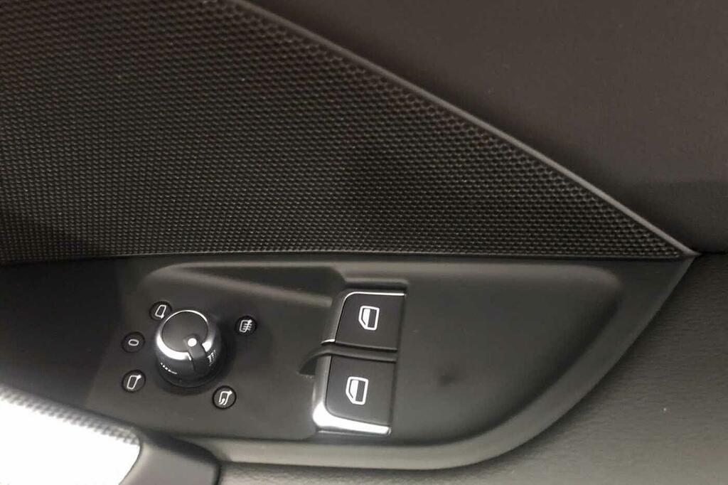 Audi TT Coup- Black Edition 40 Tfsi 197 Ps S Tronic Black #24
