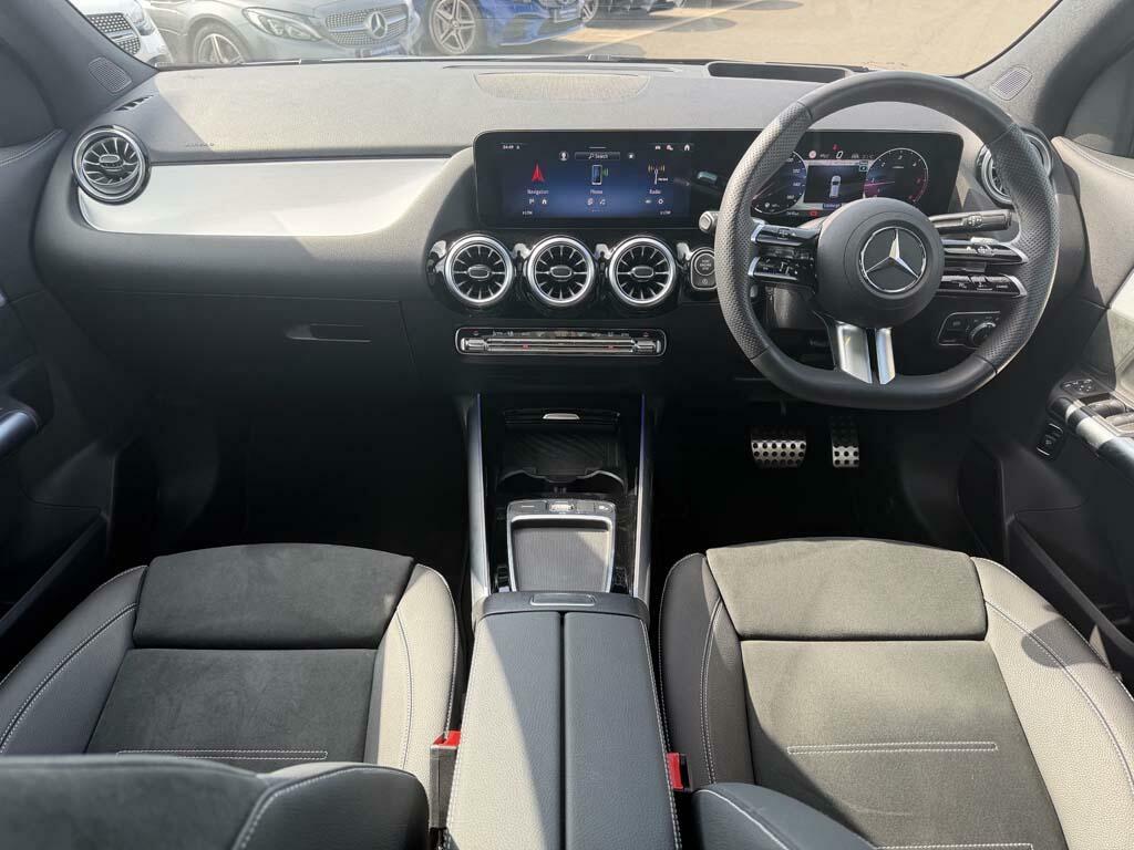 Mercedes-Benz GLA Class Gla 220 D 4Matic Amg Line Premium Plus Silver #5
