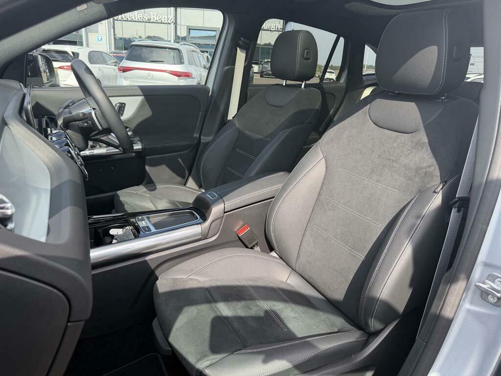 Mercedes-Benz GLA Class 180 Sport Edition Blue #27