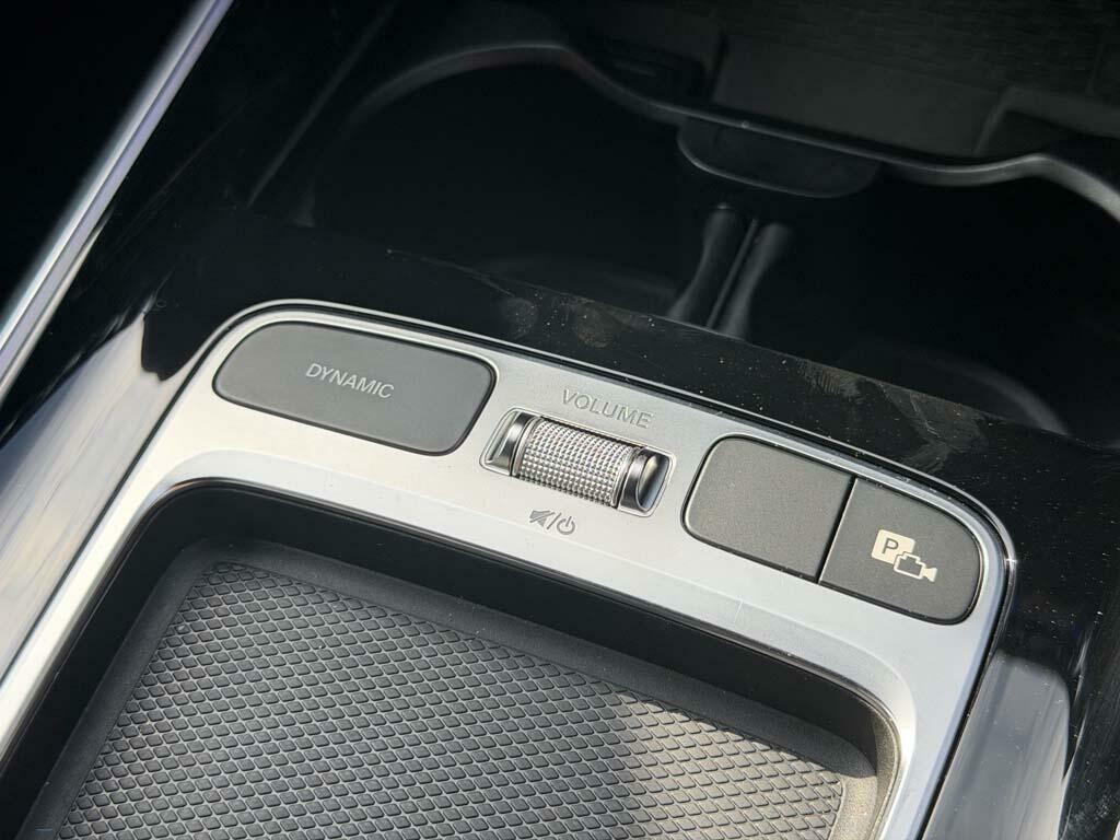 Mercedes-Benz GLA Class 180 Sport Edition Blue #21