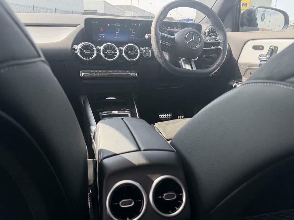 Mercedes-Benz GLA Class 180 Sport Edition Blue #23