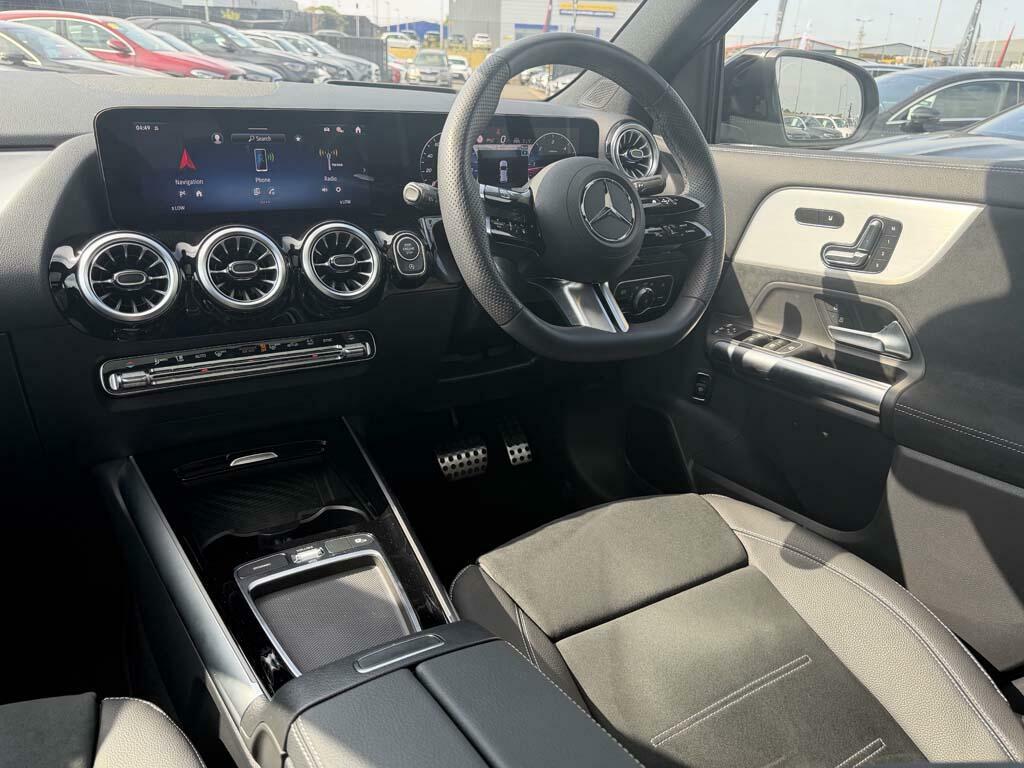 Mercedes-Benz GLA Class 180 Sport Edition Blue #22