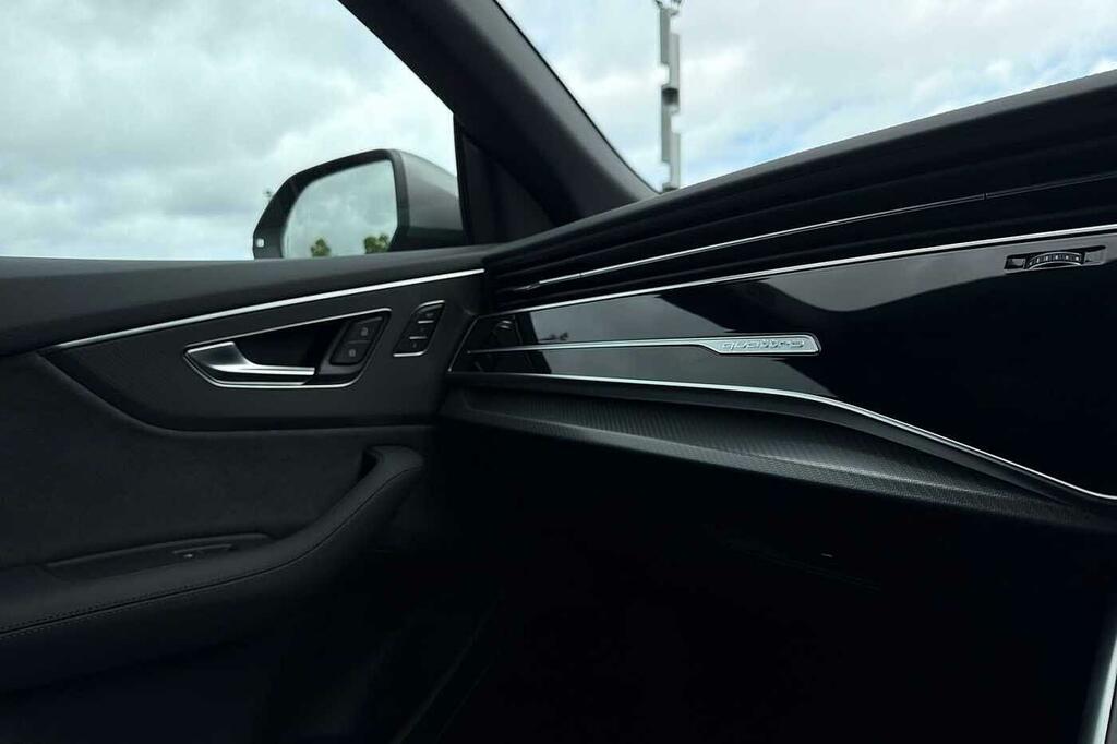 Audi RSQ8 Tfsi 640 Quattro Perform Carbon Black Tiptron Black #37