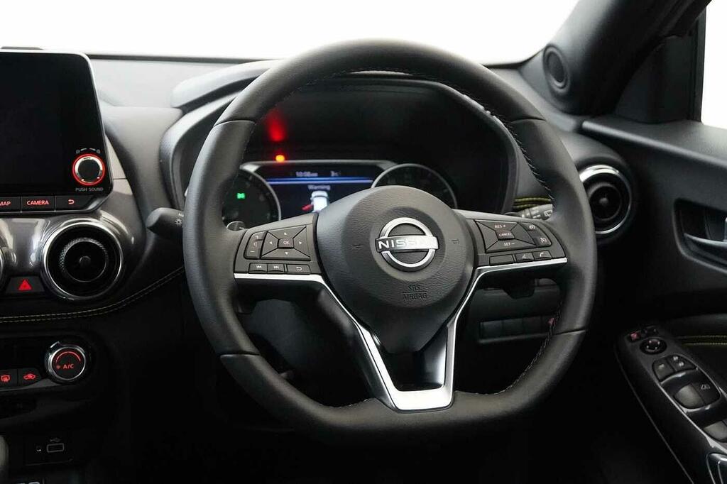 Nissan Juke 1.6 Hybrid Tekna Red #32