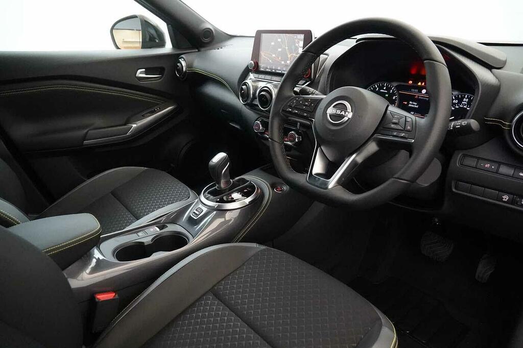 Nissan Juke 1.6 Hybrid Tekna Red #18