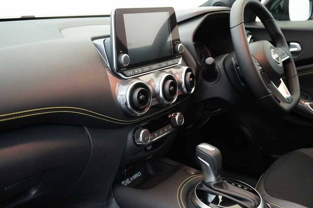 Nissan Juke 1.6 Hybrid Tekna Red #22