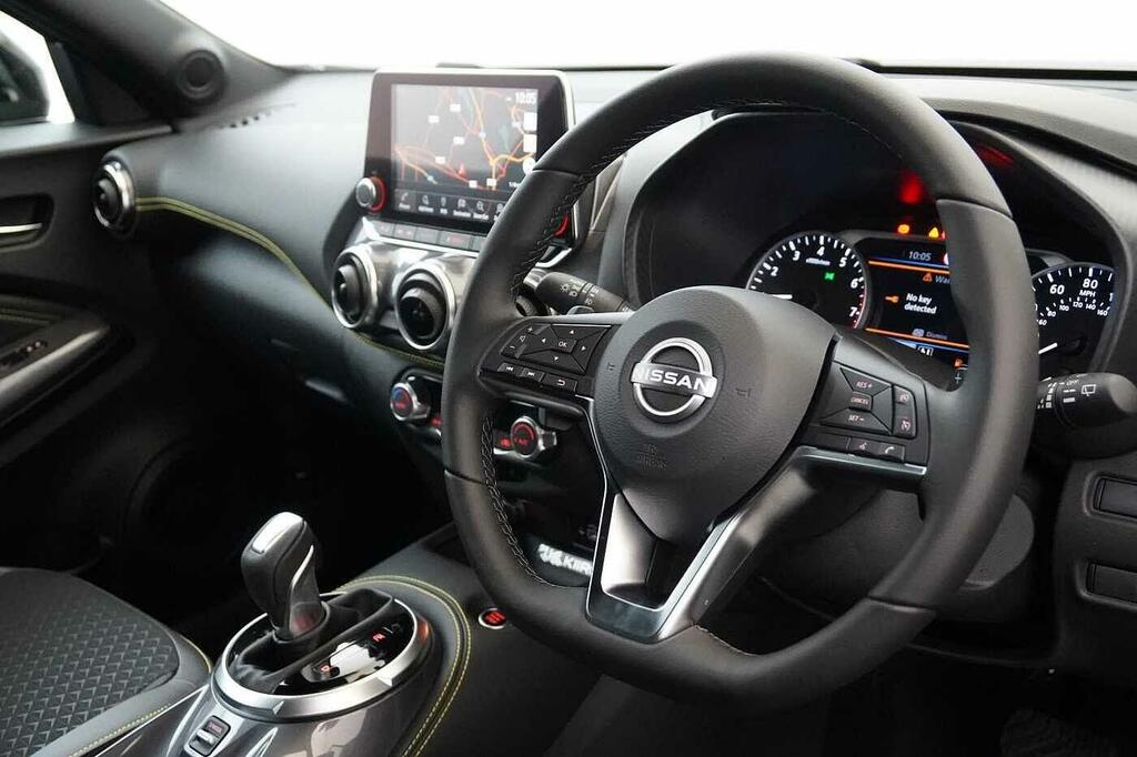 Nissan Juke 1.6 Hybrid Tekna Red #19