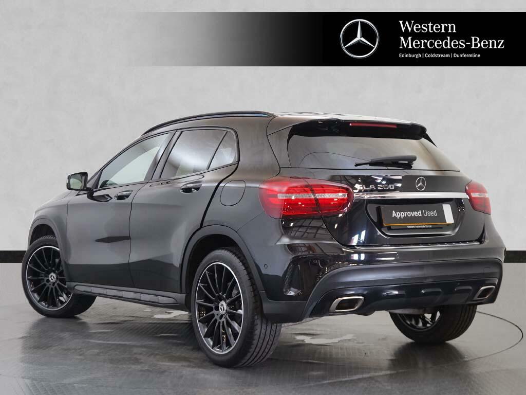 Mercedes-Benz GLA Class Gla 200 Amg Line Edition Plus Black #2