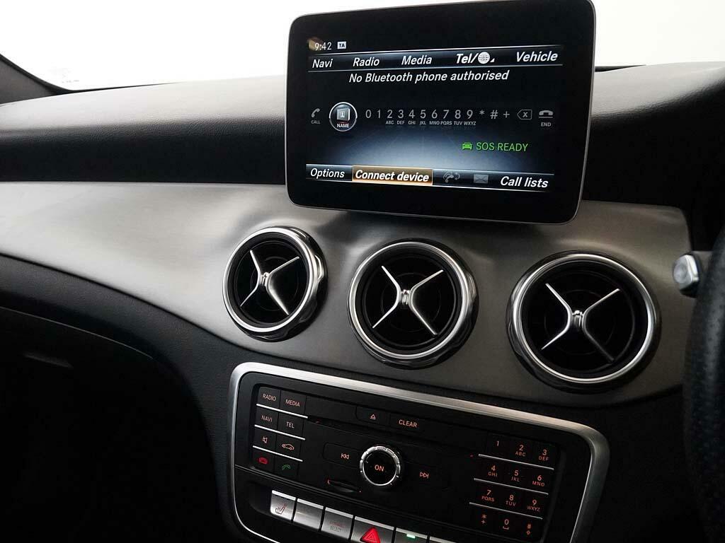 Mercedes-Benz GLA Class 180 Urban Edition Red #23