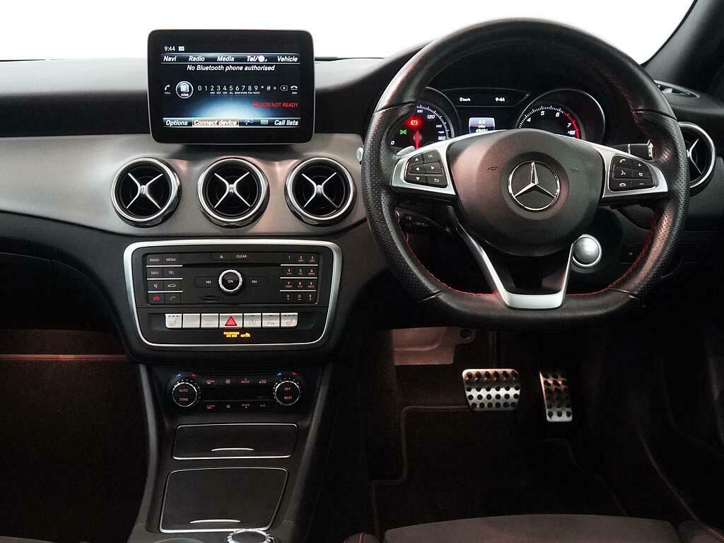 Mercedes-Benz GLA Class 180 Urban Edition Red #34
