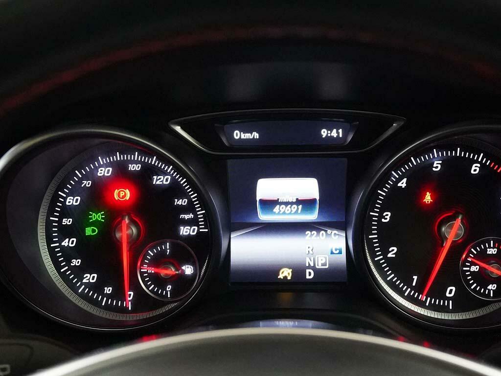 Mercedes-Benz GLA Class Gla 200 Amg Line Edition Plus Black #4