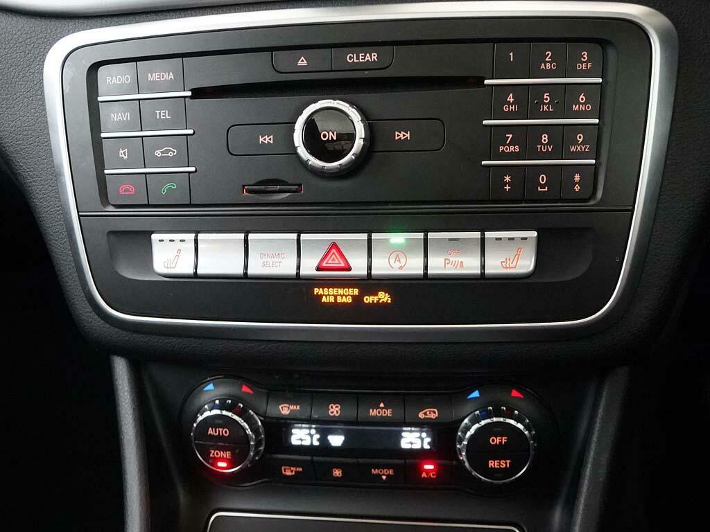 Mercedes-Benz GLA Class 180 Urban Edition Red #24