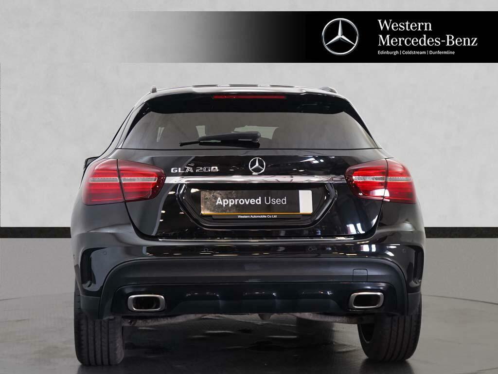 Mercedes-Benz GLA Class 180 Urban Edition Red #12