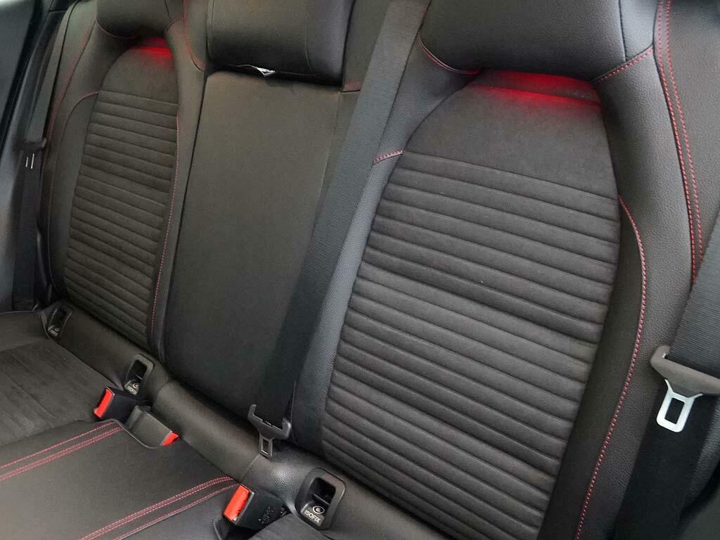 Mercedes-Benz GLA Class 180 Urban Edition Red #9