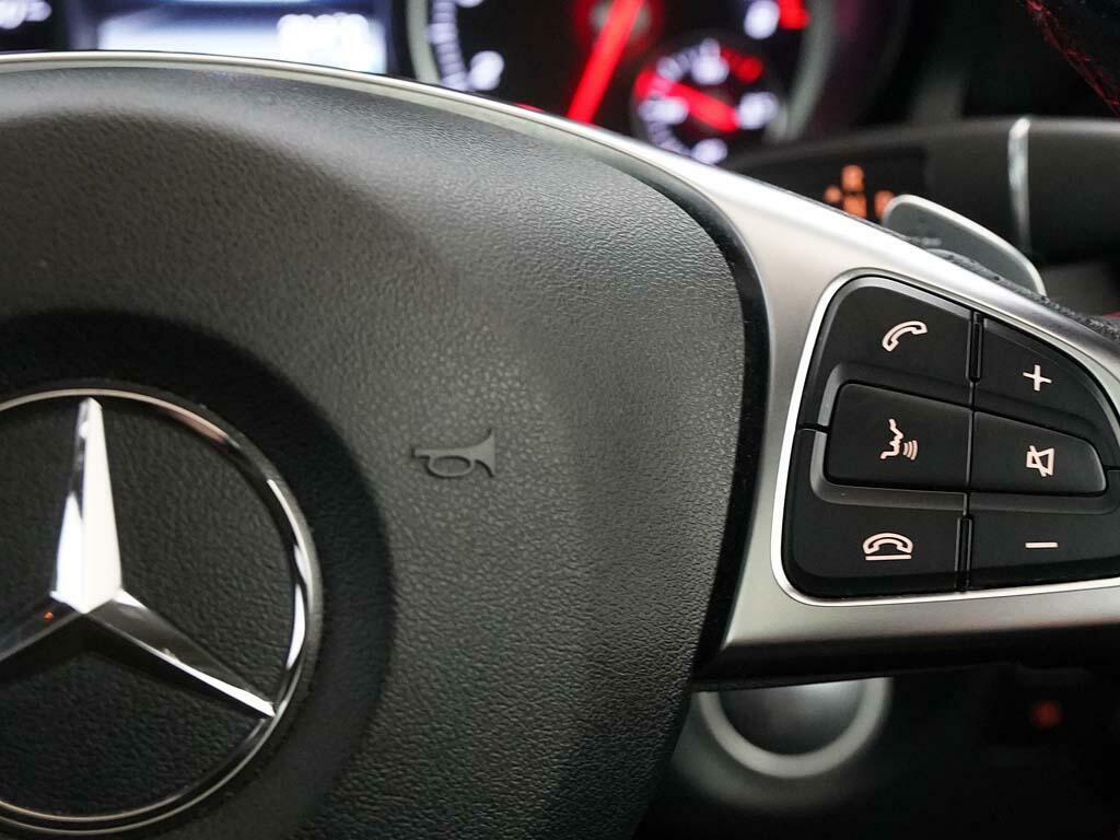 Mercedes-Benz GLA Class 180 Urban Edition Red #27