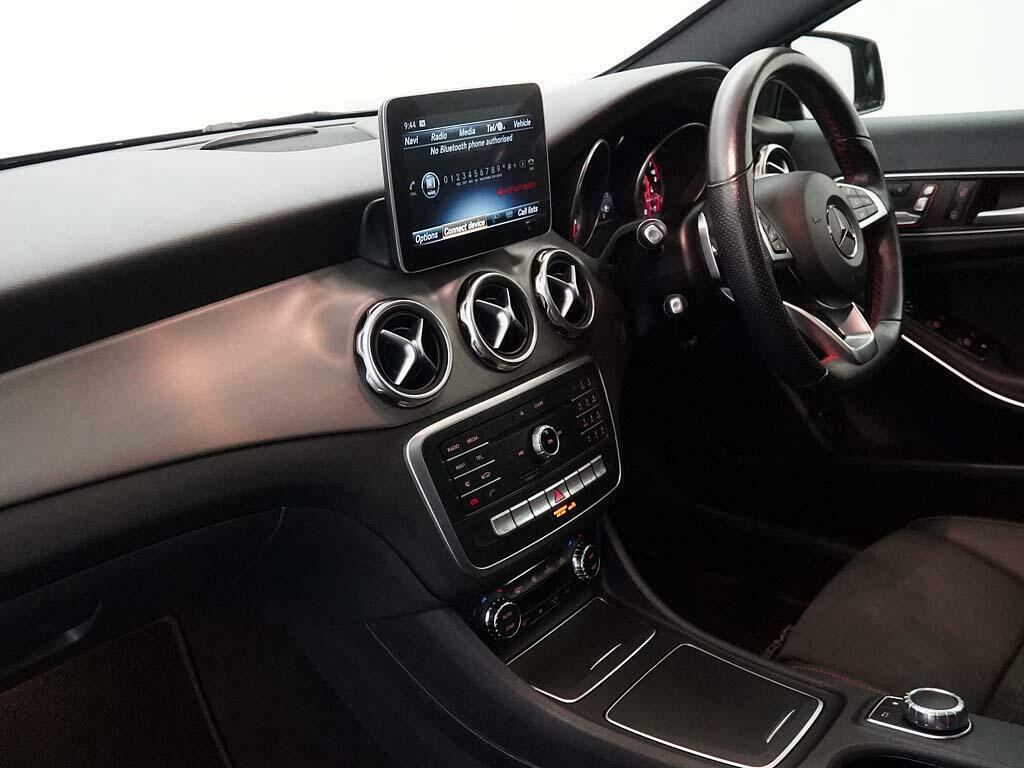 Mercedes-Benz GLA Class Gla 200 Amg Line Edition Plus Black #3