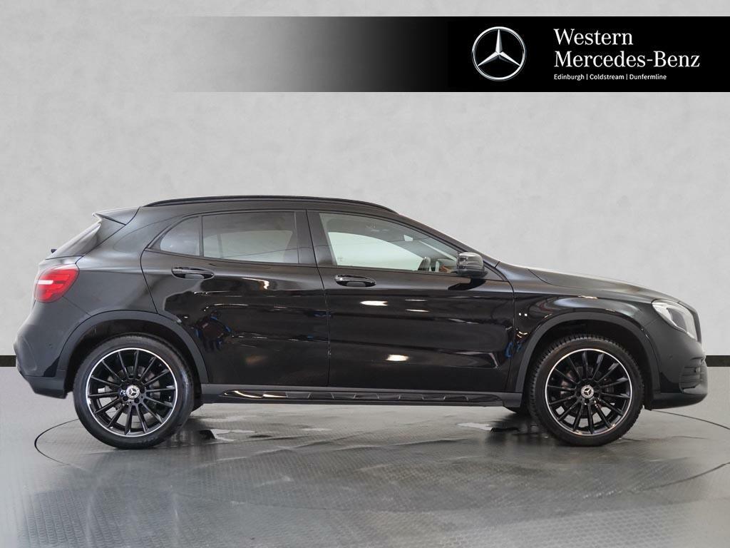 Mercedes-Benz GLA Class 180 Urban Edition Red #7