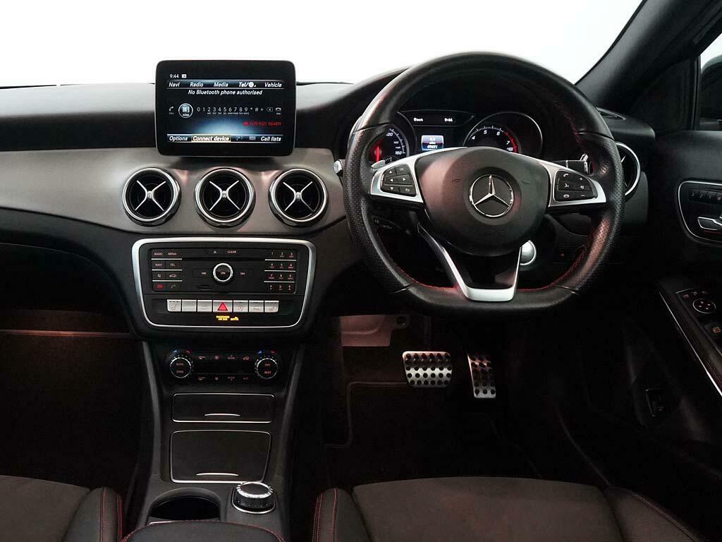 Mercedes-Benz GLA Class Gla 200 Amg Line Edition Plus Black #5