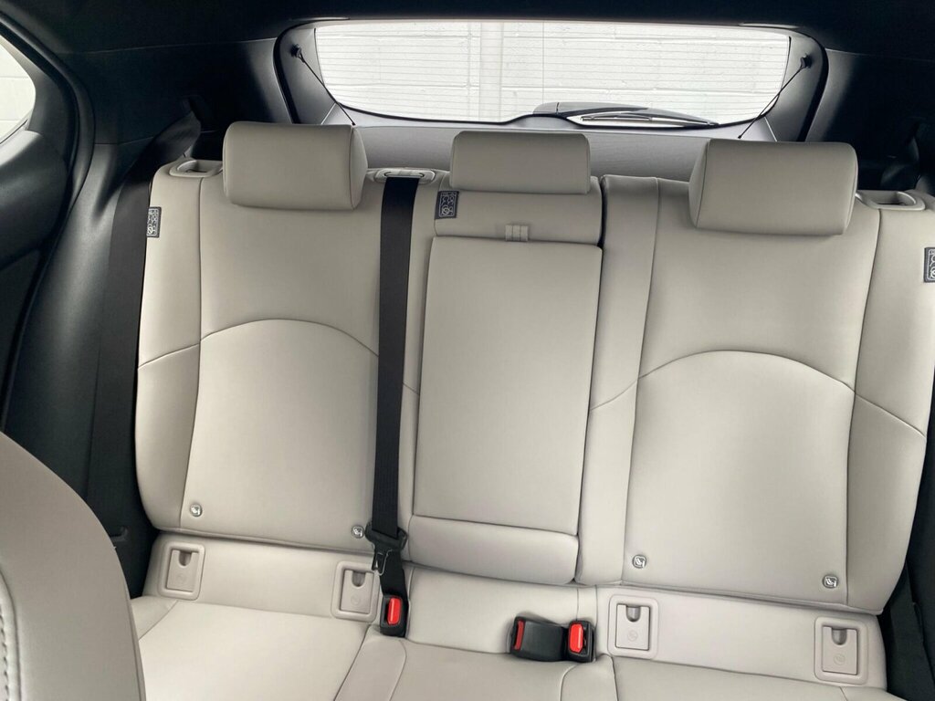 Lexus UX 250H 2.0 F-sport Silver #37