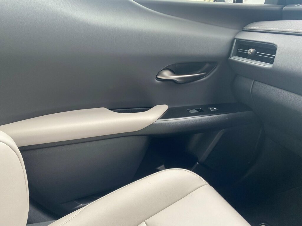 Lexus UX 250H 2.0 F-sport Silver #52