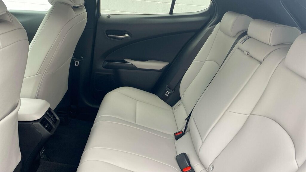Lexus UX 250H 2.0 F-sport Silver #16