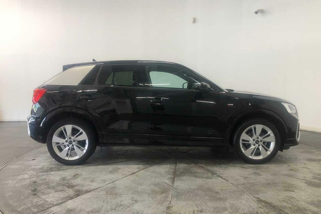 Audi Q2 S Line 35 Tfsi 150 Ps S Tronic Black #4