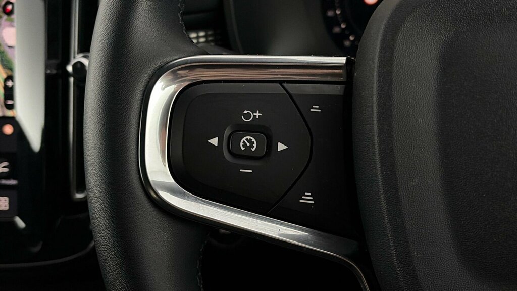 Volvo XC40 Plus, B4 Mild Hybrid, Dark Green #17