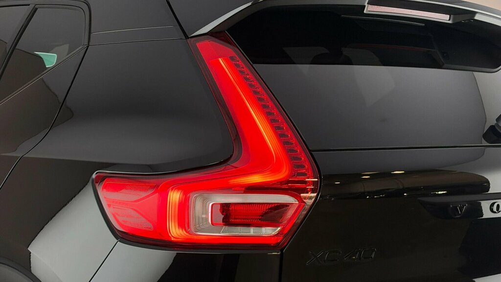 Volvo XC40 Plus, B4 Mild Hybrid, Dark Green #41
