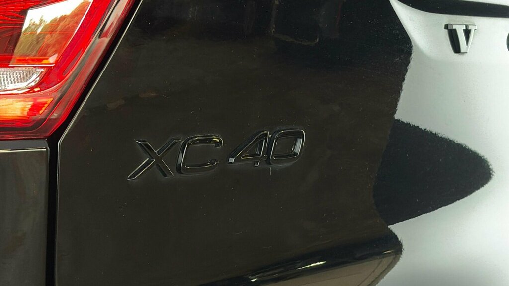 Volvo XC40 Plus, B4 Mild Hybrid, Dark Green #42