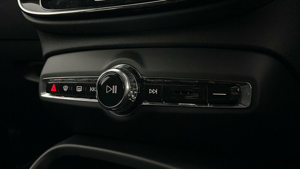 Volvo XC40 Plus, B4 Mild Hybrid, Dark Green #23